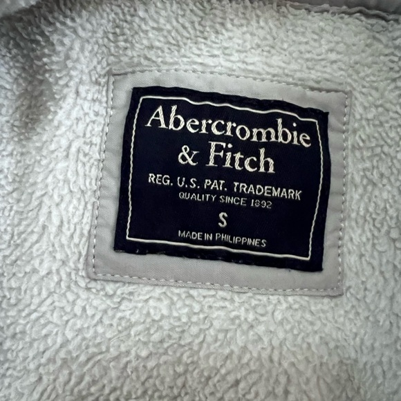 A&F Quilted Panel Light Gray Pullover Sweater - Picture 4 of 4